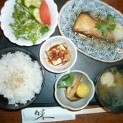 珈琲と食事 百の豆木(ものずき)